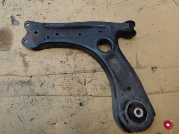 TRIANGLE AVANT GAUCHE VW/AUDI/SEAT/SKODA - Vue 1